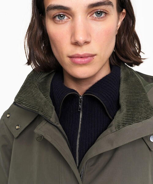 AIGLE（エーグル）の「透湿防水 トラペーズ ベルベットロングコート（モッズコート・レディース・ダークグリーン/ダークブラウン・40/38/36）」の17枚目の写真