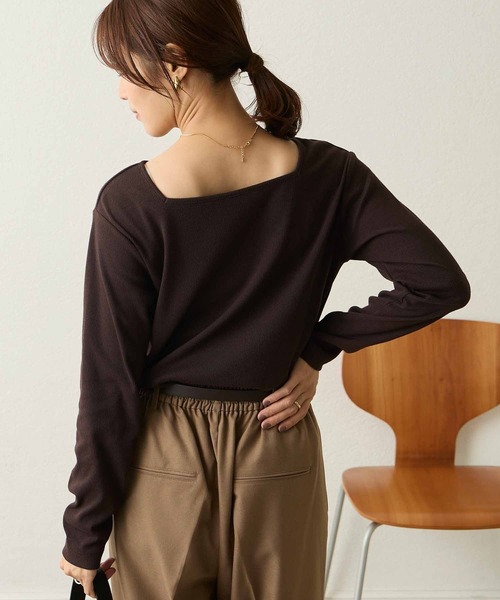 Aunely(オーネリー)の「【Aunely】美デコルテソフトリブ2WAYスクエアーネックプルオーバー<YOSOOIシリーズ>(Tシャツ/カットソー・レディース・ブラック/カーキオリーブ/ブラック系/ブラウン/アイボリー/ワイン/ネイビー・M/L)」の4枚目の写真