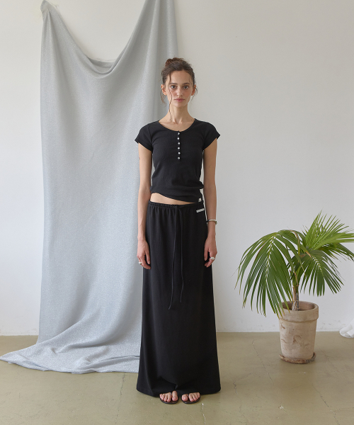 APPAREL ARCHIVE（アパレルアーカイブ）の「Softie maxi banding skirt - Black（スカート・レディース・ブラック・FREE）」の2枚目の写真