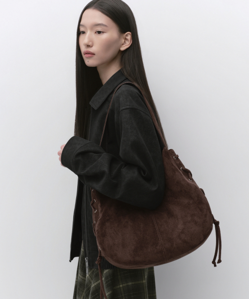 MUSINSA STANDARD WOMAN（ムシンサスタンダードウーマン）の「ウィメンズ シンセティックスエード エスニック ホーボーバッグ [ダークブラウン]（ショルダーバッグ・レディース・その他・F）」の3枚目の写真