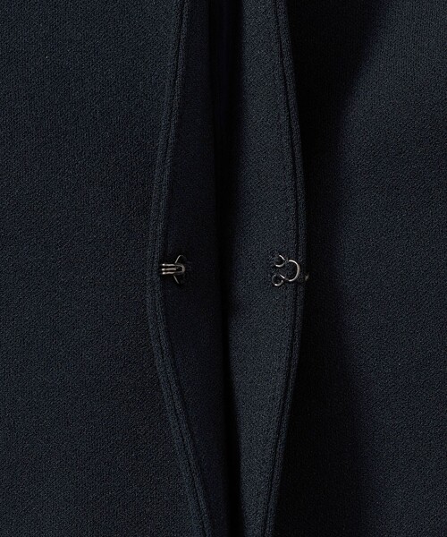 A DAY IN THE LIFE UNITED ARROWS（アデイインザライフユナイテッドアローズ）の「カットジョーゼット Vネックジャケット  ‐セットアップ対応・ウォッシャブル‐（Tシャツ/カットソー・レディース・ネイビー/ブラック・38/40/36）」の5枚目の写真