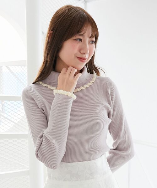 MAJESTIC LEGON(マジェスティックレゴン)の「プチフリルタートルニット(ニット/セーター・レディース・ブラック系その他/グレー系その他/ブルー系その他4/ベージュ系その他2/ブラウン系その他2/ブラック/ホワイト系その他2/パープル系その他2/アイボリー・MEDIUM)」の9枚目の写真