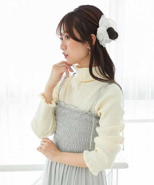 MAJESTIC LEGON(マジェスティックレゴン)の「プチフリルタートルニット(ニット/セーター・レディース・ブラック系その他/グレー系その他/ブルー系その他4/ベージュ系その他2/ブラウン系その他2/ブラック/ホワイト系その他2/パープル系その他2/アイボリー・MEDIUM)」の18枚目の写真