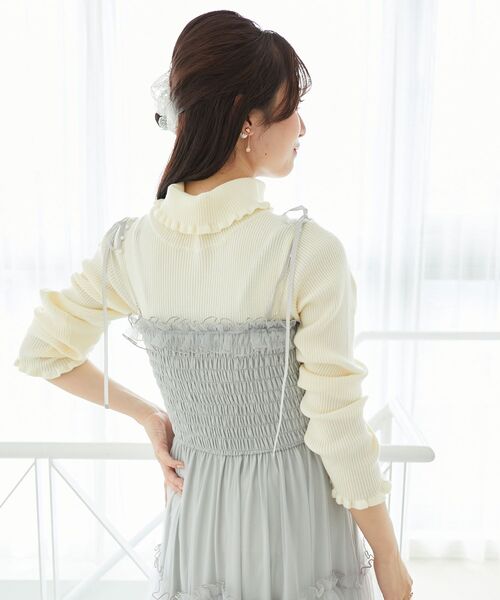 MAJESTIC LEGON(マジェスティックレゴン)の「プチフリルタートルニット(ニット/セーター・レディース・ブラック系その他/グレー系その他/ブルー系その他4/ベージュ系その他2/ブラウン系その他2/ブラック/ホワイト系その他2/パープル系その他2/アイボリー・MEDIUM)」の19枚目の写真