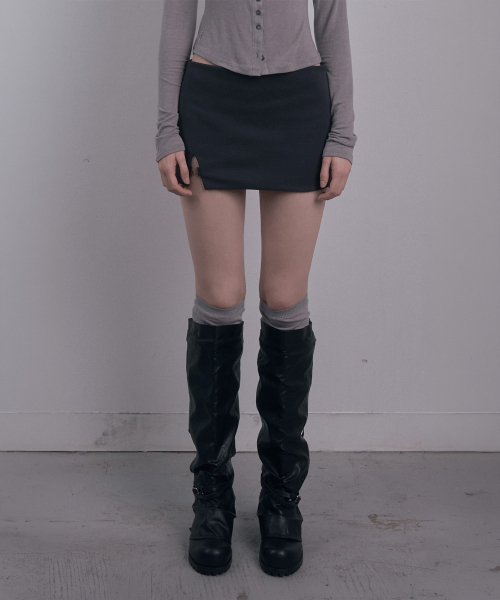 DAMIO（ダミオ）の「Buckle Mini Skirt (Charcoal)（スカート・レディース・その他・FREE）」の2枚目の写真