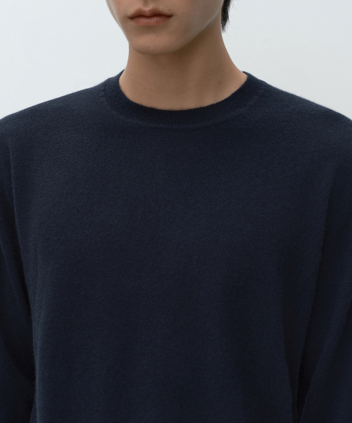 MUSINSA STANDARD（ムシンサスタンダード）の「[プラス] カシミヤ100 クルーネックニット [ネイビー]（ニット/セーター・メンズ・その他・MEDIUM/LARGE/X-LARGE/2XL）」の4枚目の写真