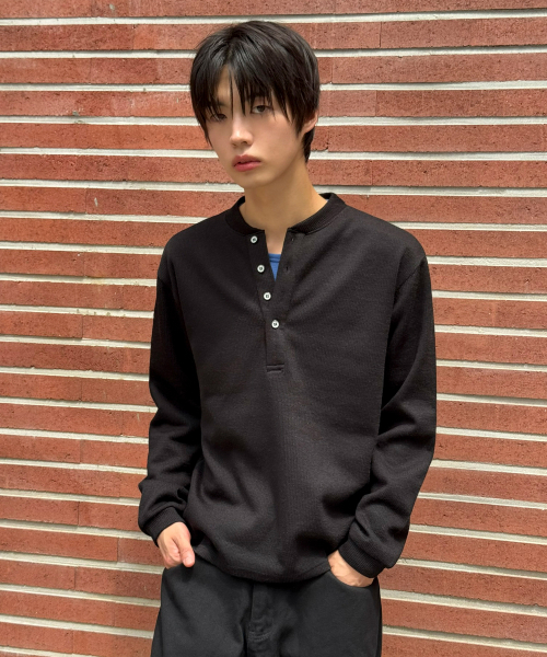 SIGNATURE（シグネチャ）の「ソフトタッチ ヘンリーネック ロングスリーブ ニット[ブラック]（ニット/セーター・レディース・その他・MEDIUM/LARGE）」の2枚目の写真