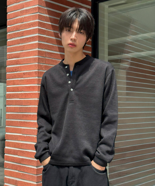 SIGNATURE（シグネチャ）の「ソフトタッチ ヘンリーネック ロングスリーブ ニット[ブラック]（ニット/セーター・レディース・その他・MEDIUM/LARGE）」の4枚目の写真