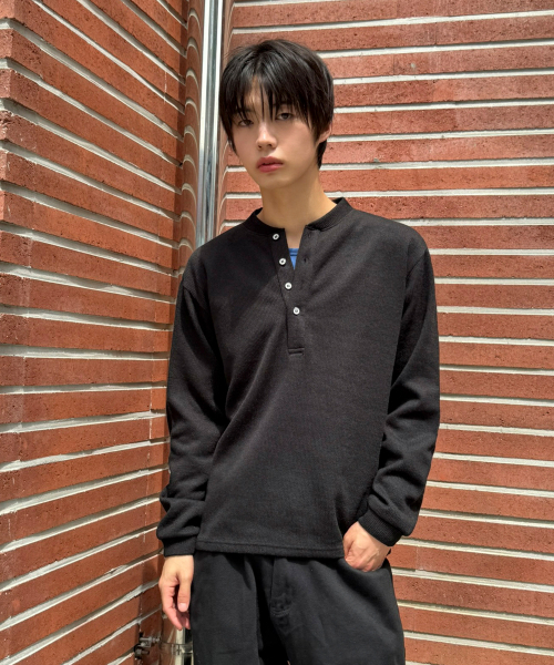 SIGNATURE（シグネチャ）の「ソフトタッチ ヘンリーネック ロングスリーブ ニット[ブラック]（ニット/セーター・レディース・その他・MEDIUM/LARGE）」の5枚目の写真