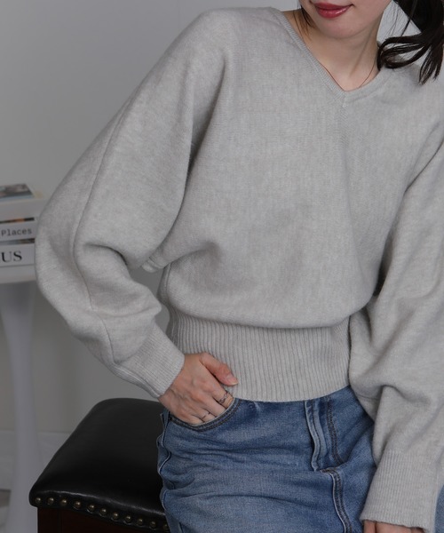 Seop（セオピ）の「Vネックもっちり肌触りの ゆったりシルエット リラックスニット（ニット/セーター・レディース・ブラック/アイボリー/グレー/ワインレッド/ベージュ・M）」の5枚目の写真