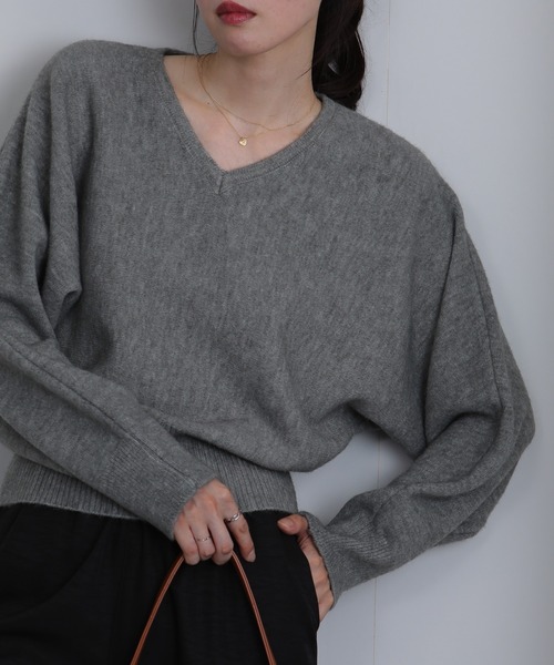 Seop（セオピ）の「Vネックもっちり肌触りの ゆったりシルエット リラックスニット（ニット/セーター・レディース・ブラック/アイボリー/グレー/ワインレッド/ベージュ・M）」の4枚目の写真