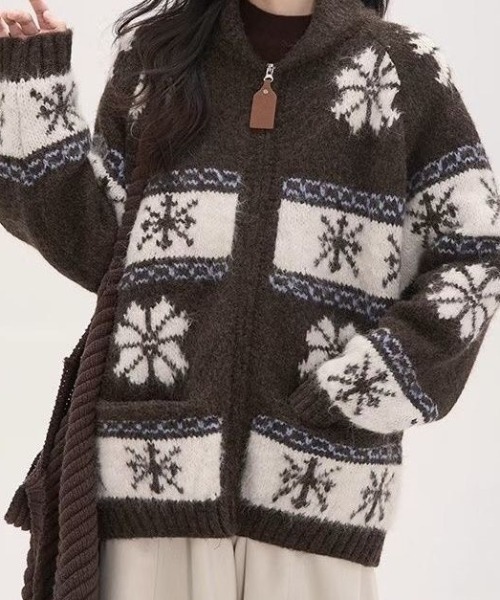 Teem Store(チームストア)の「スノー柄ノルディック起毛 ジップニット(ニット/セーター・レディース・ブラウン・M)」の5枚目の写真