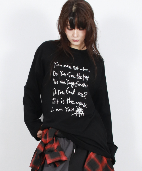 DEMARC（ドゥマーク）の「テキストグラフィック オーバーサイズ長袖Tシャツ - ブラック（Tシャツ/カットソー・レディース・その他・MEDIUM/LARGE）」の5枚目の写真