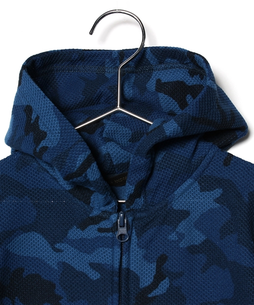 VENCEEXCHANGE（ヴァンスエクスチェンジ）の「kids 鹿の子ジップパーカー カモフラ総プリント（パーカー・キッズ・ネイビー/ブラック・130cm/140cm/150cm/120cm）」の4枚目の写真
