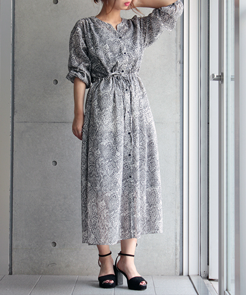 laboratory work（ラボラトリーワーク）の「【繊細な生地感＊】ペイズリーガウンマキシワンピース（ワンピース・レディース・ブラック/ブラウン・MEDIUM）」の3枚目の写真