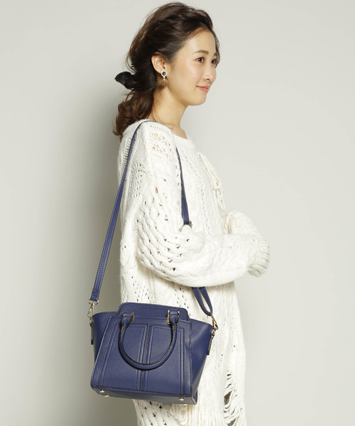 PLAIN CLOTHING（プレーンクロージング）の「クラシックモード2wayショルダーバッグ【PLAIN CLOTHING】（ショルダーバッグ・レディース・ベージュ/レッド/グレー/ブラック/ネイビー・FREE）」の4枚目の写真