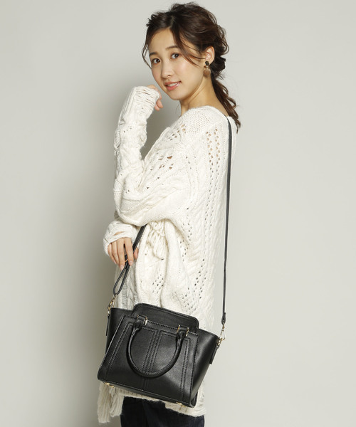 PLAIN CLOTHING（プレーンクロージング）の「クラシックモード2wayショルダーバッグ【PLAIN CLOTHING】（ショルダーバッグ・レディース・ベージュ/レッド/グレー/ブラック/ネイビー・FREE）」の2枚目の写真