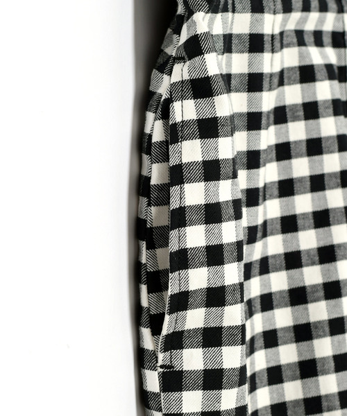 w closet(ダブルクローゼット)の「ギンガムチェックナローシルエットワンピース(ワンピース・レディース・ホワイト×ブラック/ホワイト×ブルー・FREE)」の7枚目の写真