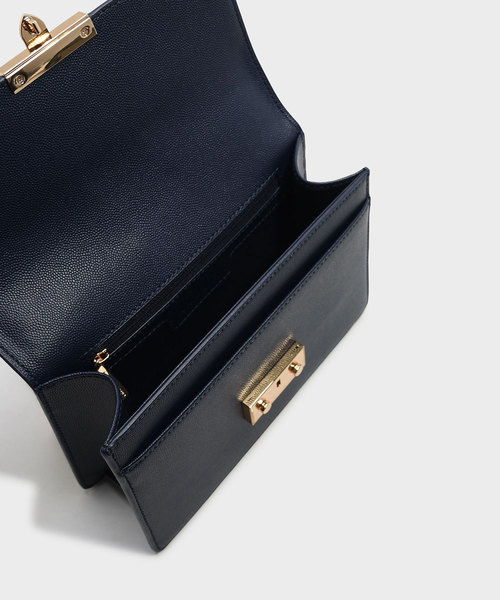 CHARLES & KEITH（チャールズ & キース）の「プッシュロックショルダー