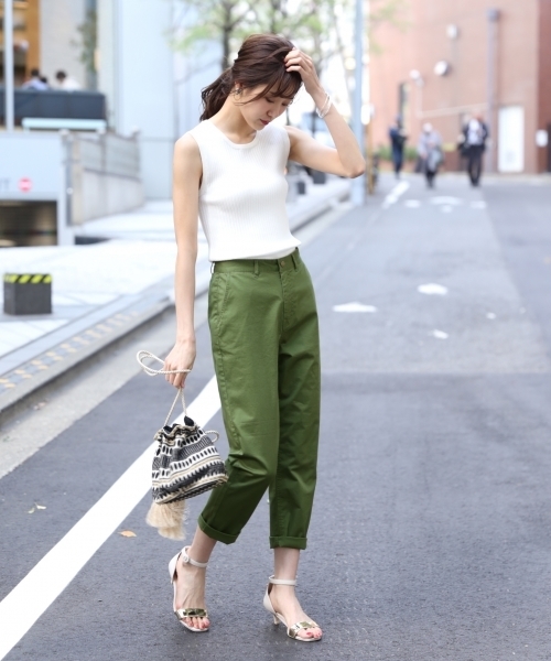 BLISS POINT（ブリスポイント）の「チノテーパードパンツ/793874（チノパンツ・レディース・カーキ/ネイビー/ベージュ/グリーン・LARGE/MEDIUM/SMALL）」の5枚目の写真