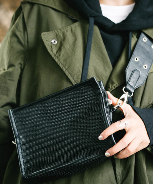 LIPSTAR（リップスター）の「【Edie Tokyo】メッシュワンショルダーバッグ（ショルダーバッグ・レディース・ブラック/ネイビー・M）」の8枚目の写真