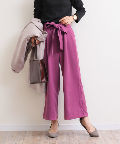 andme(アンドミー)の「きれいめツイルリボンクロップド丈ワイドパンツ(スラックス・レディース・チャコールグレー/ネイビー/ベージュ系その他/ブラック/グリーン系その他/バイオレット/ピンク/ダークカーキ/オレンジ系その他/グレー系その他/マスタード/モカ/ラベンダー/ベージュ系その他2/ベージュ系その他3・M/L/S/XL)」の12枚目の写真