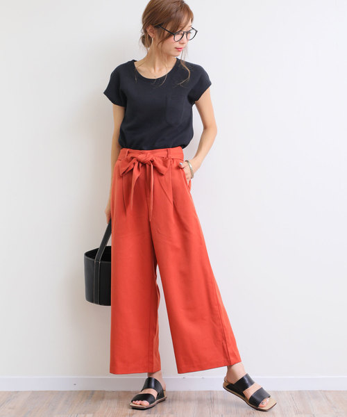 andme(アンドミー)の「きれいめツイルリボンクロップド丈ワイドパンツ(スラックス・レディース・チャコールグレー/ネイビー/ベージュ系その他/ブラック/グリーン系その他/バイオレット/ピンク/ダークカーキ/オレンジ系その他/グレー系その他/マスタード/モカ/ラベンダー/ベージュ系その他2/ベージュ系その他3・M/L/S/XL)」の15枚目の写真