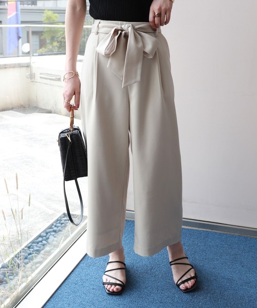 and Me(アンドミー)の「きれいめツイル美脚ウエストリボンクロップド丈タックワイドパンツ ウエストゴム(スラックス)」|グレー系その他