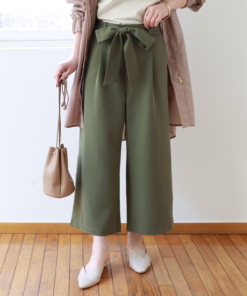 andme(アンドミー)の「きれいめツイルリボンクロップド丈ワイドパンツ(スラックス・レディース・チャコールグレー/ネイビー/ベージュ系その他/ブラック/グリーン系その他/バイオレット/ピンク/ダークカーキ/オレンジ系その他/グレー系その他/マスタード/モカ/ラベンダー/ベージュ系その他2/ベージュ系その他3・M/L/S/XL)」の9枚目の写真