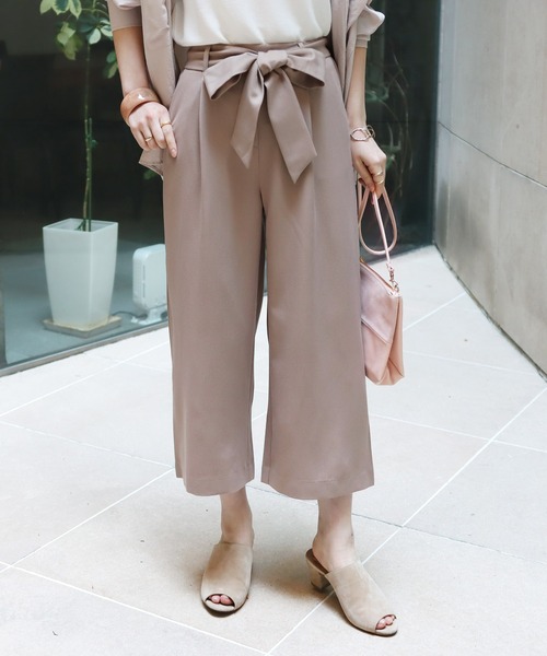 andme(アンドミー)の「きれいめツイルリボンクロップド丈ワイドパンツ(スラックス・レディース・チャコールグレー/ネイビー/ベージュ系その他/ブラック/グリーン系その他/バイオレット/ピンク/ダークカーキ/オレンジ系その他/グレー系その他/マスタード/モカ/ラベンダー/ベージュ系その他2/ベージュ系その他3・M/L/S/XL)」の7枚目の写真