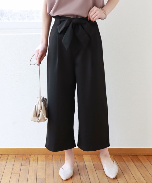 andme(アンドミー)の「きれいめツイルリボンクロップド丈ワイドパンツ(スラックス・レディース・チャコールグレー/ネイビー/ベージュ系その他/ブラック/グリーン系その他/バイオレット/ピンク/ダークカーキ/オレンジ系その他/グレー系その他/マスタード/モカ/ラベンダー/ベージュ系その他2/ベージュ系その他3・M/L/S/XL)」の2枚目の写真