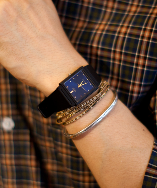 NANO universe(ナノユニバース)の「CASIO(カシオ)/ ユニセックス アナログ角型ウォッチ(M)(アナログ腕時計・メンズ・ネイビー/ゴールド/ブラック/シルバー・FREE)」の3枚目の写真