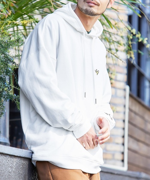 Mark Gonzales（マーク・ゴンザレス）の「Mark Gonzales/マークゴンザレス MONO-MART別注ロゴ刺繍 オーバーサイズ プルオーバーパーカー（パーカー・メンズ・ワイン/チャコール/ブラック/ベージュ/ブラウン/オフホワイト/杢グレー/ブルーグリーン/ライトベージュ/パープル系その他/グリーン系その他/グリーン系その他2/グレイッシュベージュ/ブルー系その他/アッシュブラウン/パープル系その他2・FREE/S/M）」の2枚目の写真