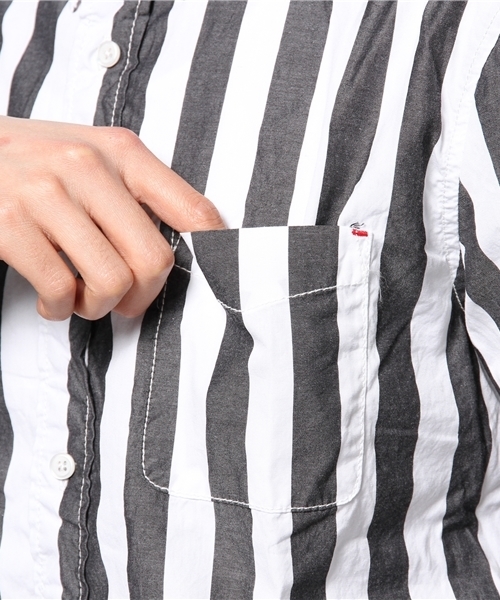 WHO'S WHO gallery(フーズフーギャラリー)の「ワイドストライプシャツ(シャツ/ブラウス・メンズ・ブラック/ネイビー・MEDIUM/LARGE)」の8枚目の写真