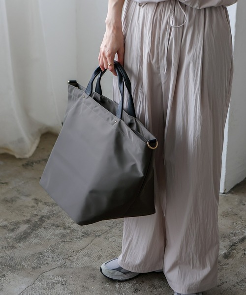 VitaFelice（ヴィータフェリーチェ）の「本革ハンドル2wayビッグナイロントートバッグ（ボストンバッグ・レディース・ブラック/チャコールグレー/ネイビー/パープル/ベージュ系その他・FREE）」の21枚目の写真