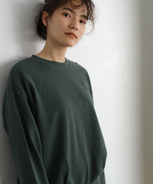 AMERICAN HOLIC(アメリカンホリック)の「ドロップショルダー裾ギャザー裏毛プルオーバー *(Tシャツ/カットソー・レディース・チャコールグレー/パープル/カーキ/イエロー/ホワイト系その他/その他7/グレー系その他4・M/L)」の1枚目の写真