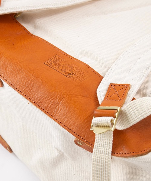 Butler Verner Sails(バトラーヴァーナーセイルス)の「オイルレザーミリタリーリュック(バックパック/リュック・メンズ・キナリ/ブラック/ベージュ・FREE)」の4枚目の写真