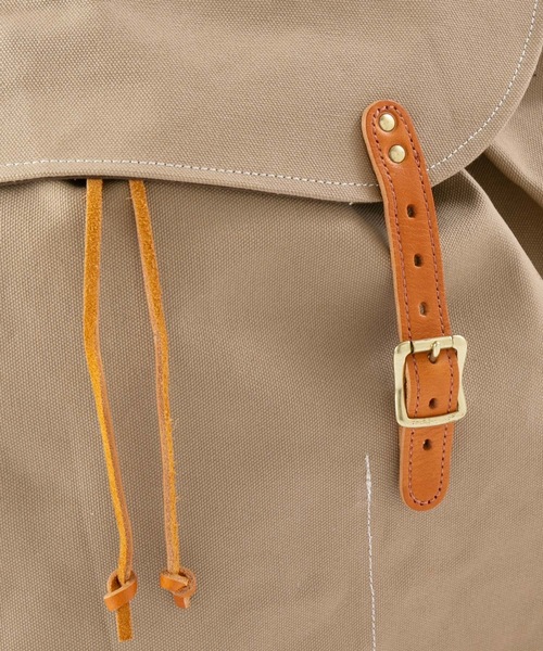 Butler Verner Sails(バトラーヴァーナーセイルス)の「オイルレザーミリタリーリュック(バックパック/リュック・メンズ・キナリ/ブラック/ベージュ・FREE)」の6枚目の写真