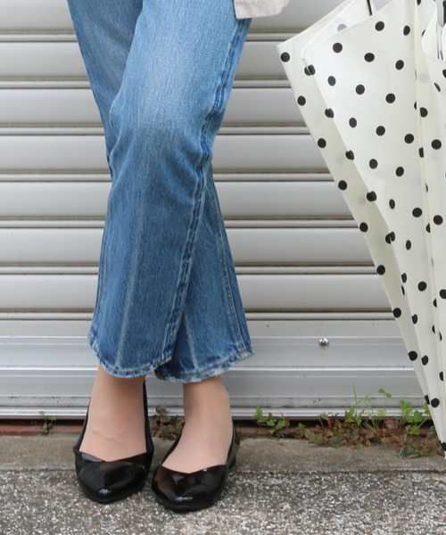 Balancoire（ブランコアール）の「【防水】撥水レインストレッチエナメルVカットパンプス【MADE IN JAPAN】（パンプス・レディース・ミント/グレー/ブラック/オフホワイト・24.0cm/23.0cm/22.5cm/23.5cm/24.5cm）」の3枚目の写真