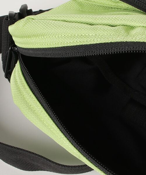 atmos pink（アトモスピンク）の「CARHARTT DELTA STRAP BAG (STYLE : 3 MINIMUM) (LIME)（ショルダーバッグ・メンズ・ライム・FREE）」の4枚目の写真
