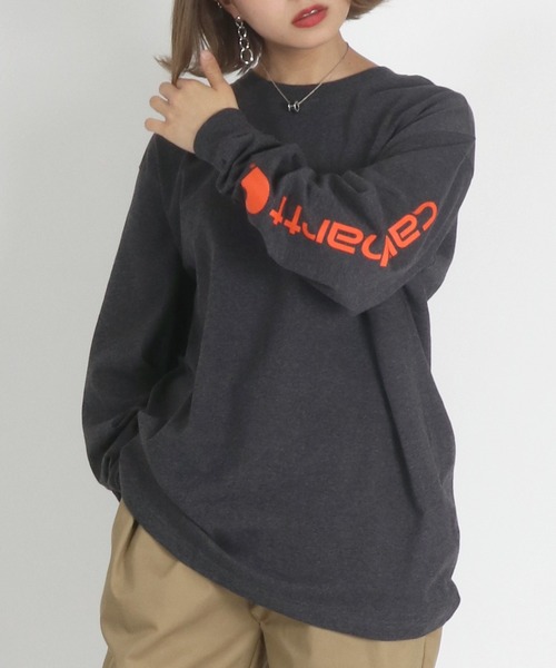 Carhartt（カーハート）の「carhartt（カーハート）LONGSLEEVE GRAPHIC TEE/ブランドロゴ袖プリントロンT/長袖Tシャツ（Tシャツ/カットソー・メンズ・チャコールグレー/ブラック/ネイビー/グレー/ダークオリーブ/ライトブルー/アイボリー/イエロー/ワインレッド・S/M/L/XL）」の4枚目の写真