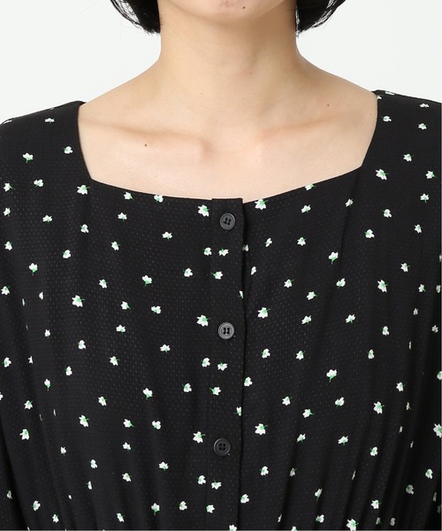 JOURNAL STANDARD relume（ジャーナルスタンダード　レリューム）の「レーヨンフラワープリントスクエアネックワンピース◆（ワンピース・レディース・ブラック/グリーン・FREE）」の7枚目の写真