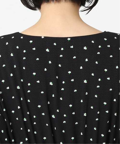 JOURNAL STANDARD relume（ジャーナルスタンダード　レリューム）の「レーヨンフラワープリントスクエアネックワンピース◆（ワンピース・レディース・ブラック/グリーン・FREE）」の17枚目の写真