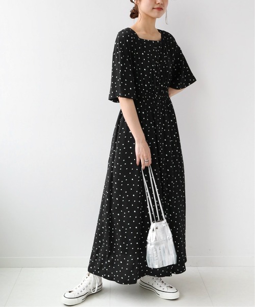 JOURNAL STANDARD relume（ジャーナルスタンダード　レリューム）の「レーヨンフラワープリントスクエアネックワンピース◆（ワンピース・レディース・ブラック/グリーン・FREE）」の9枚目の写真