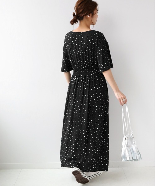 JOURNAL STANDARD relume（ジャーナルスタンダード　レリューム）の「レーヨンフラワープリントスクエアネックワンピース◆（ワンピース・レディース・ブラック/グリーン・FREE）」の13枚目の写真