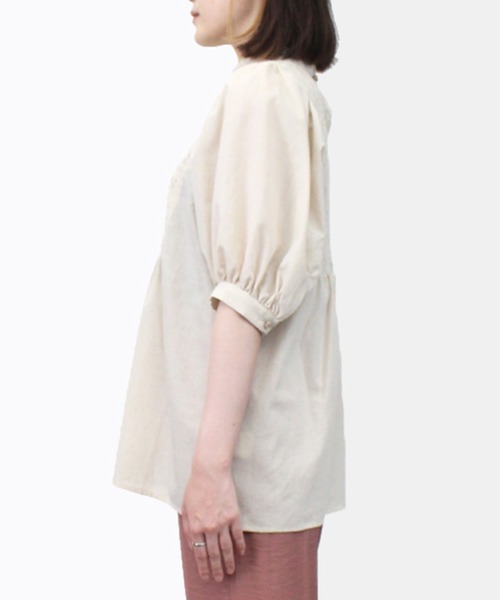 STYLEBLOCK(スタイルブロック)の「ローン×レースボリュームスリーブブラウス(シャツ/ブラウス・レディース・グレイッシュベージュ/ブラック/オフホワイト/ライトベージュ・M)」の9枚目の写真
