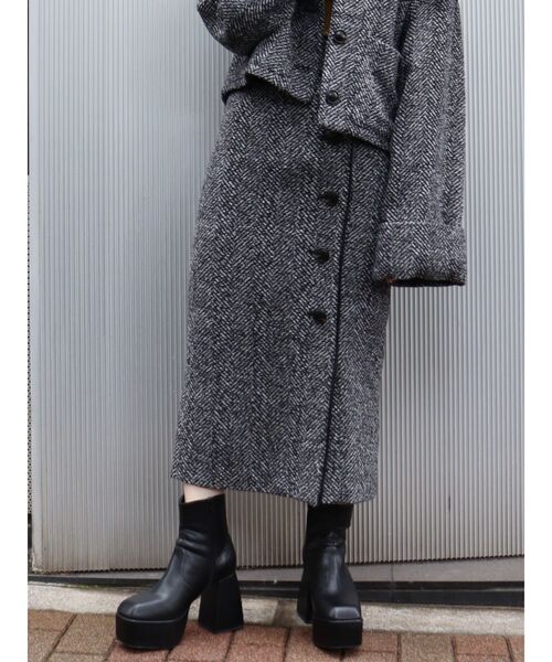 MURUA（ムルーア）の「レザーパイピングタイトスカート（スカート・レディース・アイボリー/ブラック/オレンジ・1/2）」の3枚目の写真