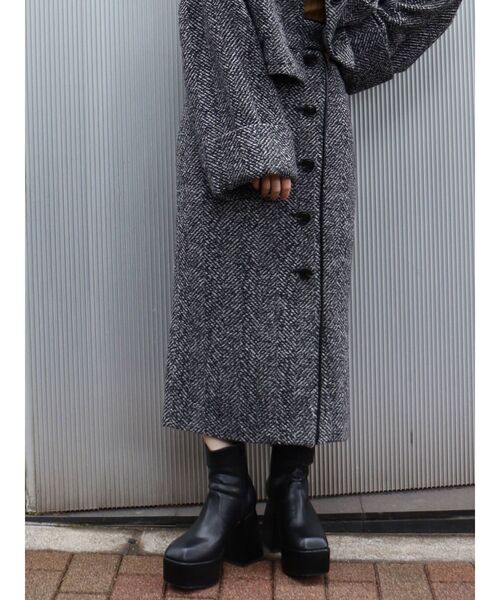 MURUA（ムルーア）の「レザーパイピングタイトスカート（スカート・レディース・アイボリー/ブラック/オレンジ・1/2）」の16枚目の写真