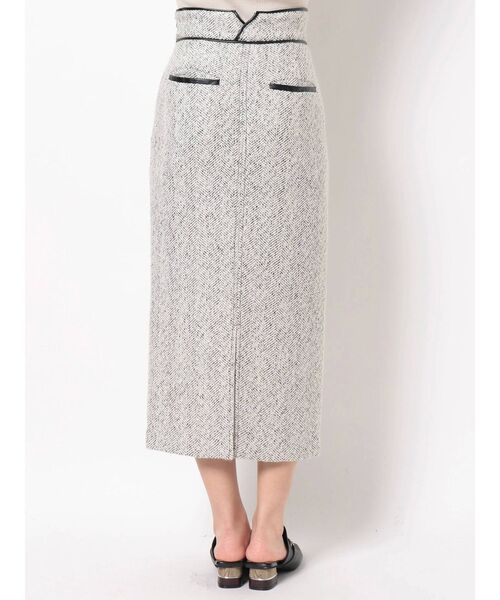 MURUA（ムルーア）の「レザーパイピングタイトスカート（スカート・レディース・アイボリー/ブラック/オレンジ・1/2）」の21枚目の写真