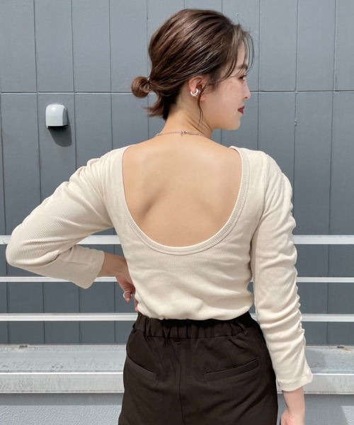 UNSPARE（アンスペア）の「【UNSPARE/アンスペア】パット付袖ギャザーT/WEB・一部店舗限定（Tシャツ/カットソー・レディース・ブラック/アイボリー/ブラック系その他/ホワイト・FREE）」の5枚目の写真